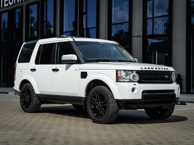 2012 Land Rover Discovery sold at auction for $11,800