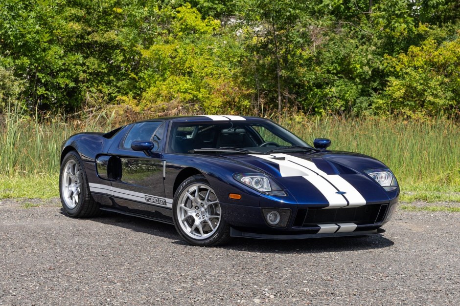 2005 Ford GT sold at auction for $685,000