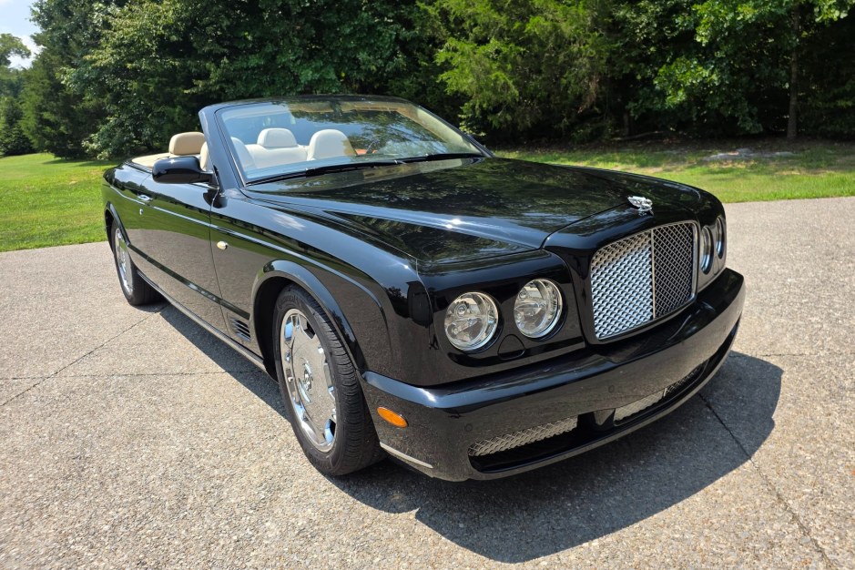 2009 Bentley Azure sold at auction for $62,500