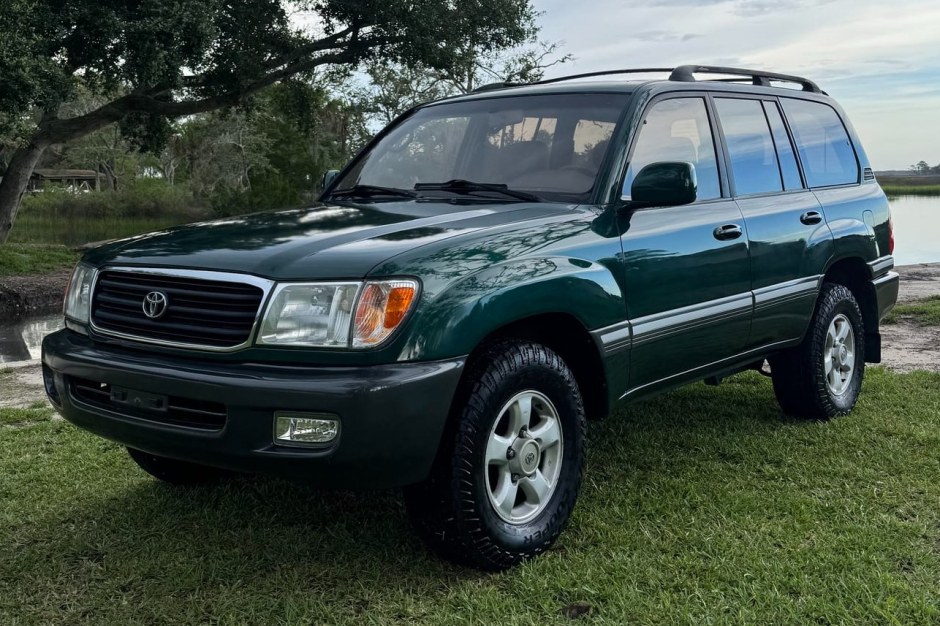 1998 Toyota Land Cruiser 100 Series sold at auction for $35,000