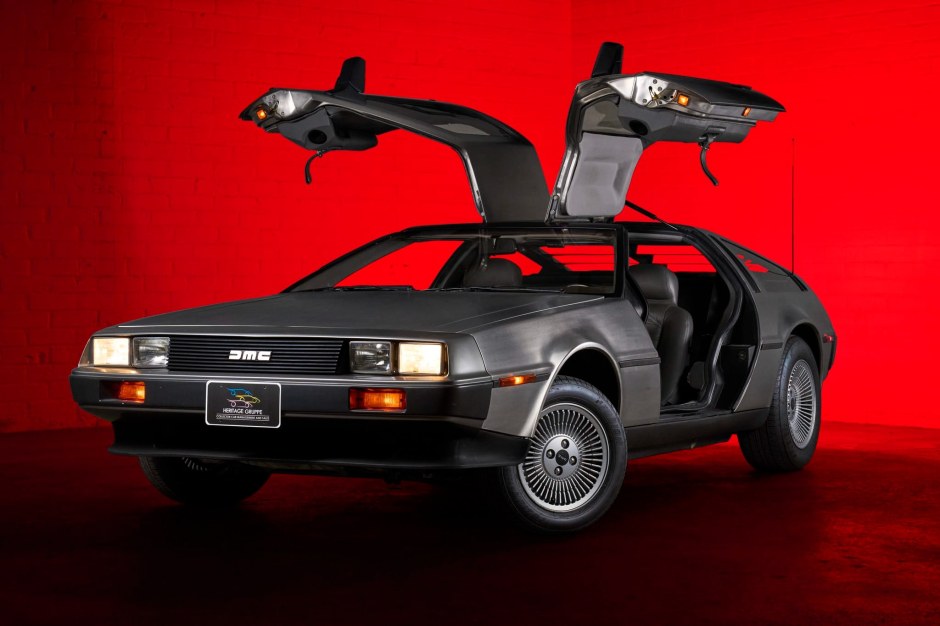 1981 DeLorean DMC-12 sold at auction for $57,925