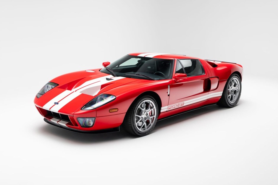 2005 Ford GT sold at auction for $690,000