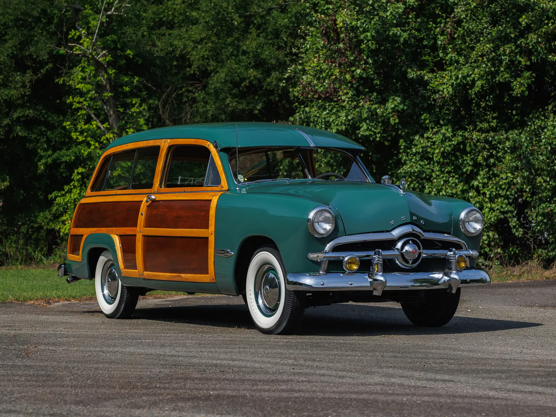 1949 Ford Customline sold at auction for $47,600