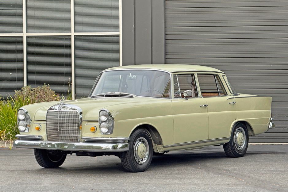 1967 Mercedes-Benz W111 sold at auction for $12,555