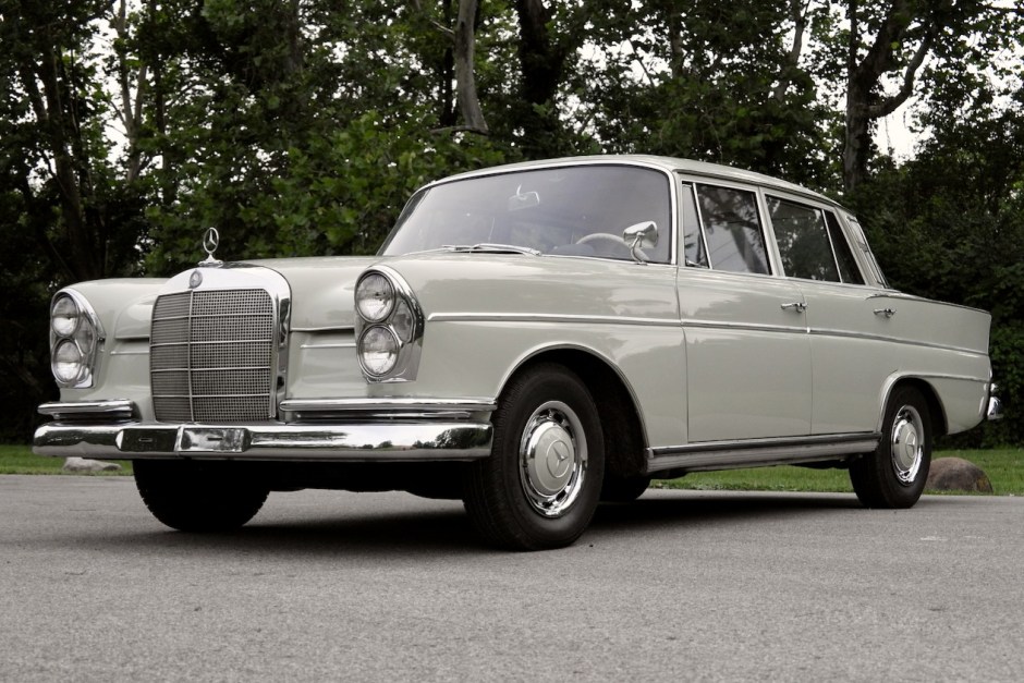 1963 Mercedes-Benz W112 sold at auction for $30,137