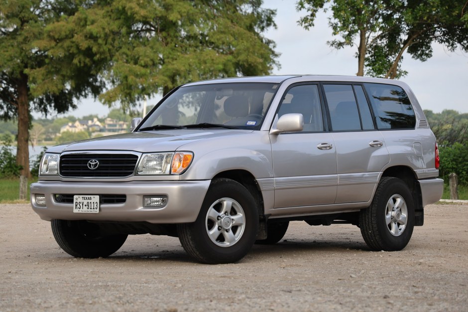 1998 Toyota Land Cruiser 100 Series sold at auction for $12,555