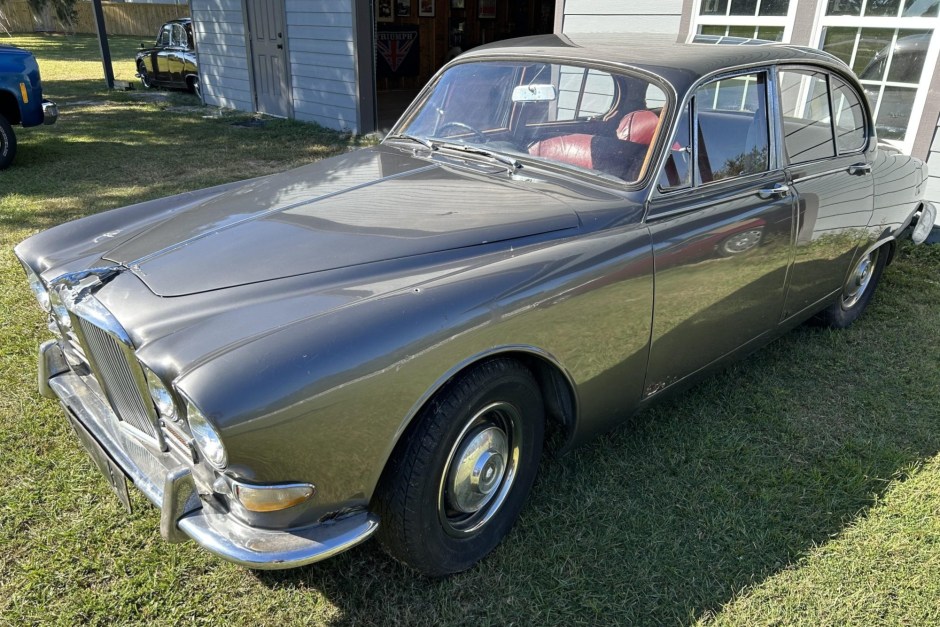 1967 Jaguar 420 sold at auction for $2,000