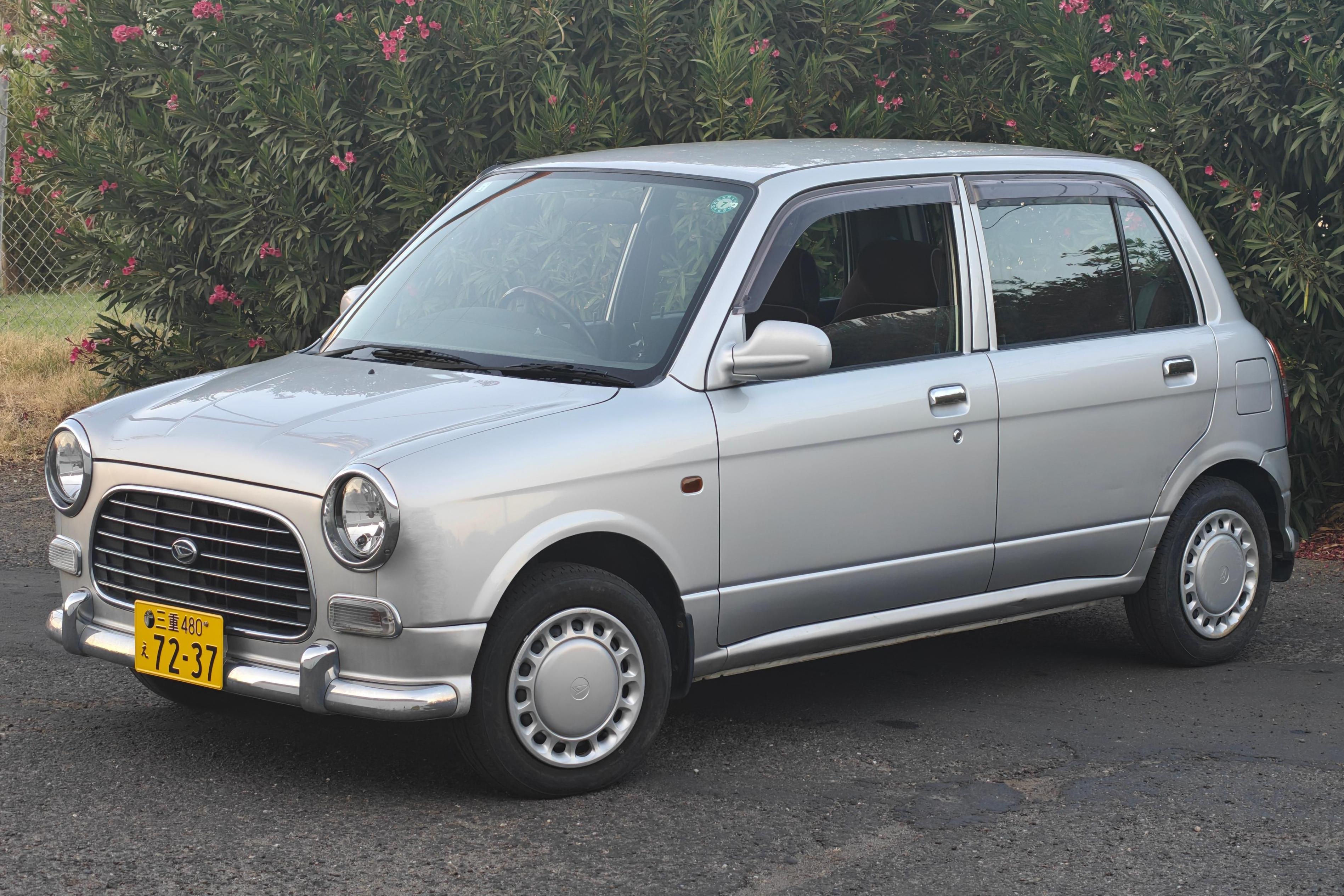 2000 Daihatsu Mira sold at auction for $5,100