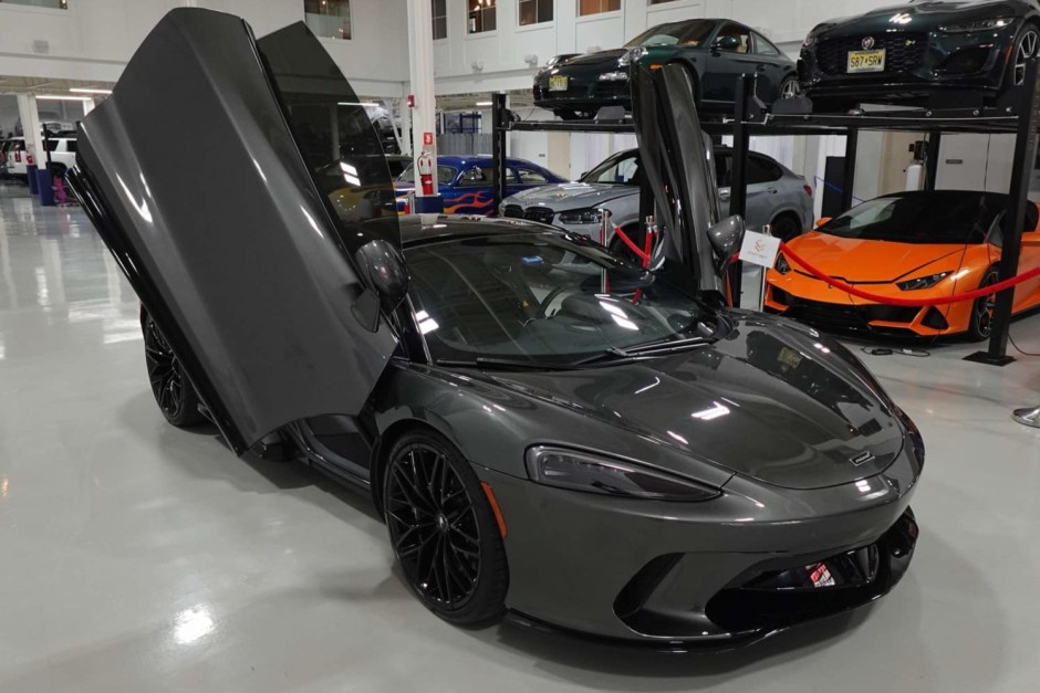 2022 McLaren GT sold at auction for $152,000