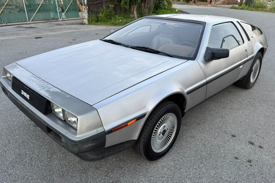 1981 DeLorean DMC-12 sold at auction for $30,000