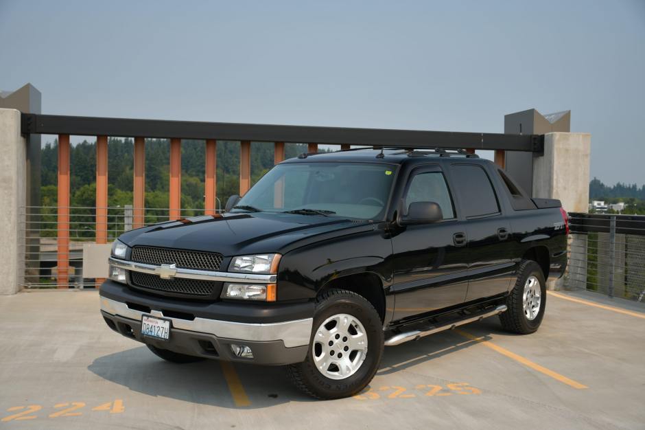 2004 Chevrolet Avalanche sold at auction for $18,000