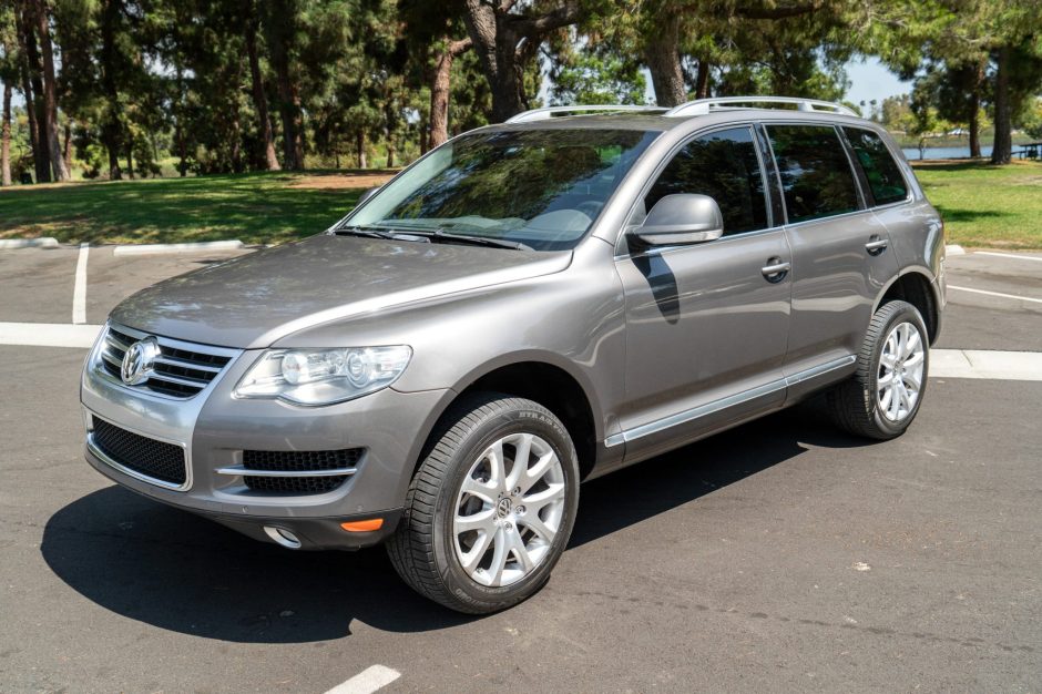 2008 Volkswagen Touareg sold at auction for $8,600