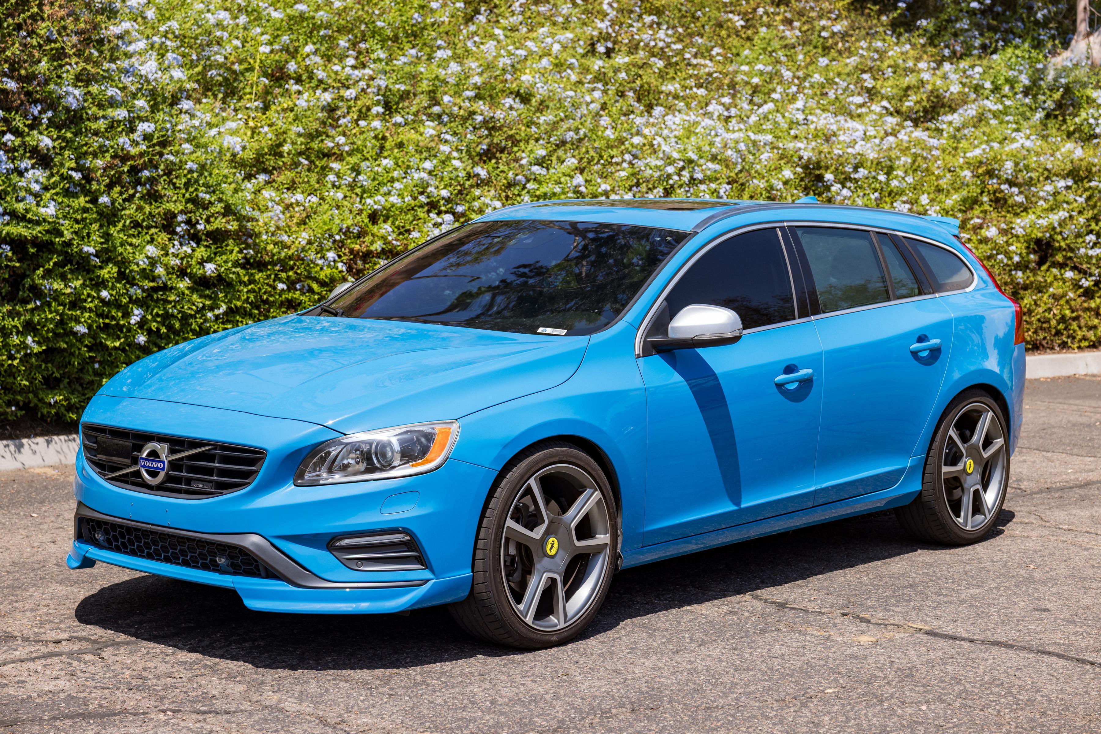 2015 Volvo V60 sold at auction for $13,950