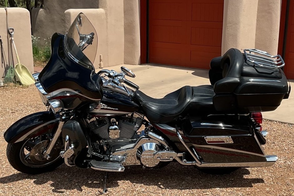 2006 Harley-Davidson Touring sold at auction for $6,400