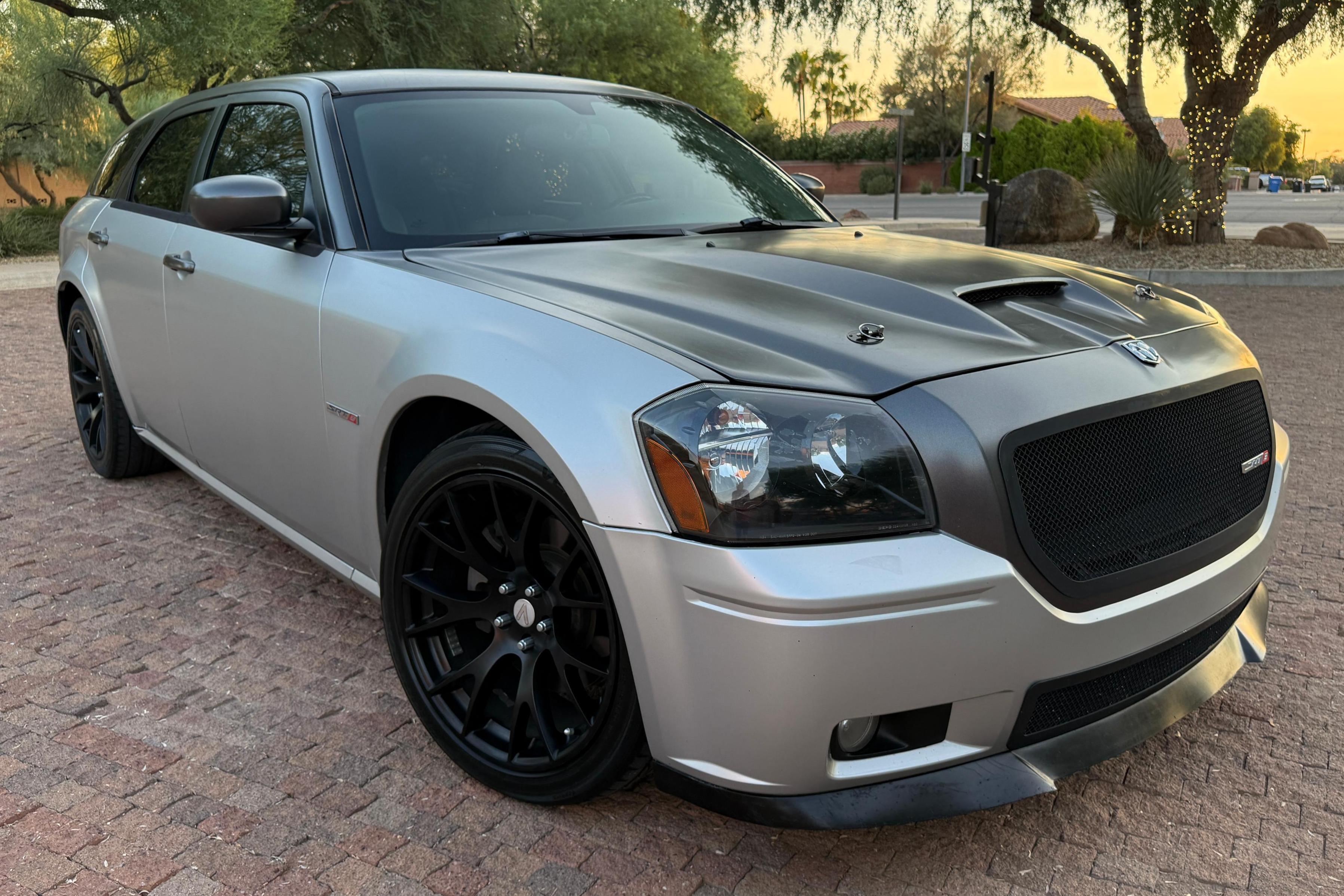 2005 Dodge Magnum sold at auction for $9,500