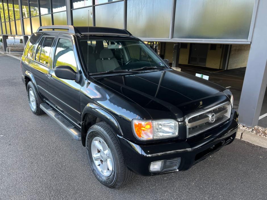 2003 Nissan Pathfinder sold at auction for $8,100