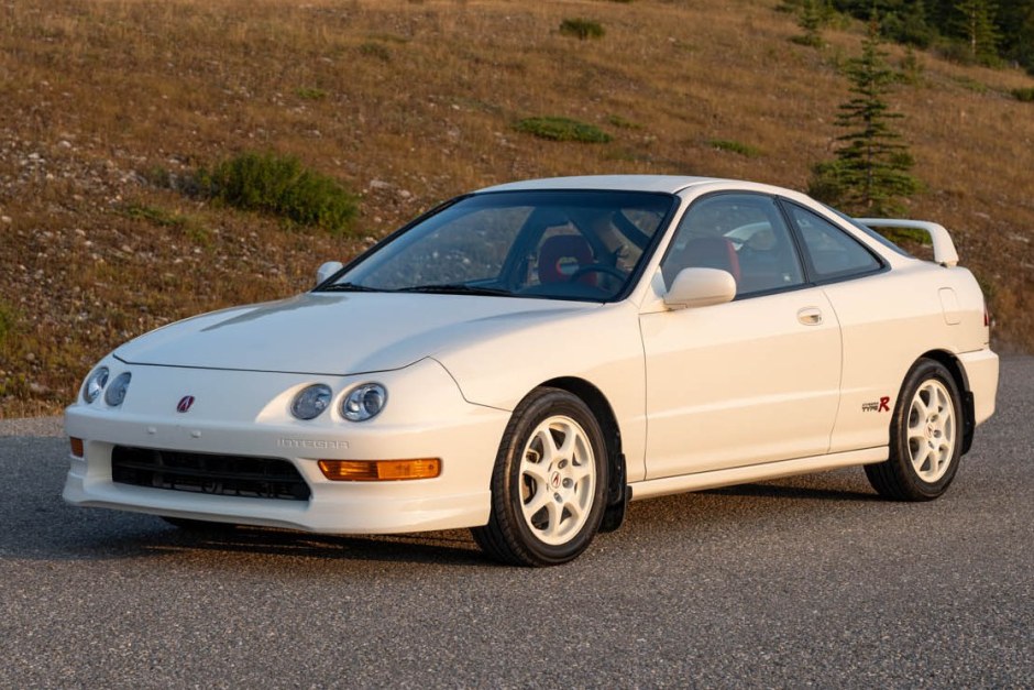 2001 Acura Integra sold at auction for $40,250