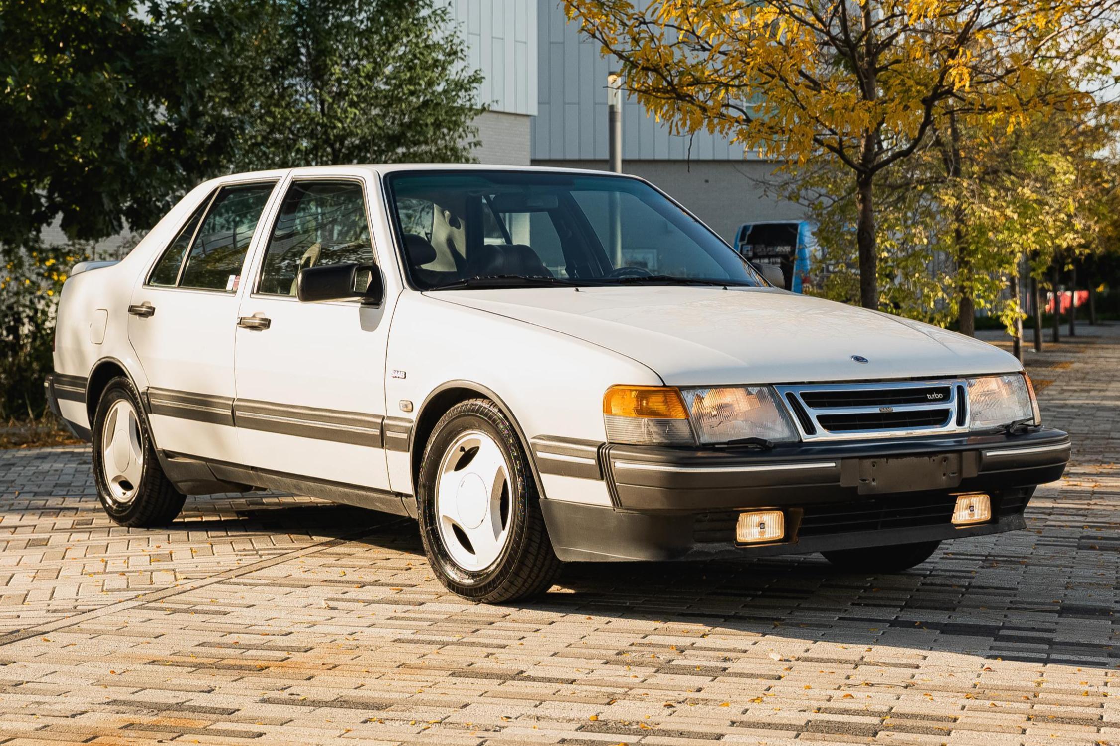 1989 Saab 9000 sold at auction for $4,500
