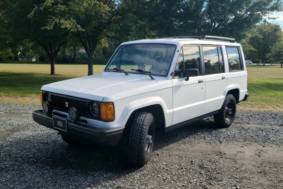 1986 Isuzu Trooper sold at auction for $8,200