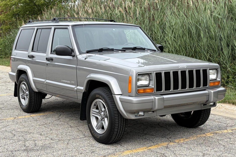 2000 Jeep Cherokee sold at auction for $9,800