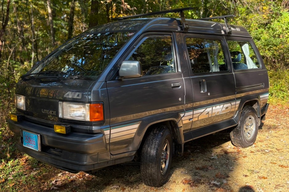 1988 Toyota LiteAce sold at auction for $8,900