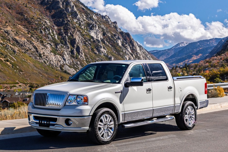 2006 Lincoln Mark LT sold at auction for $35,250