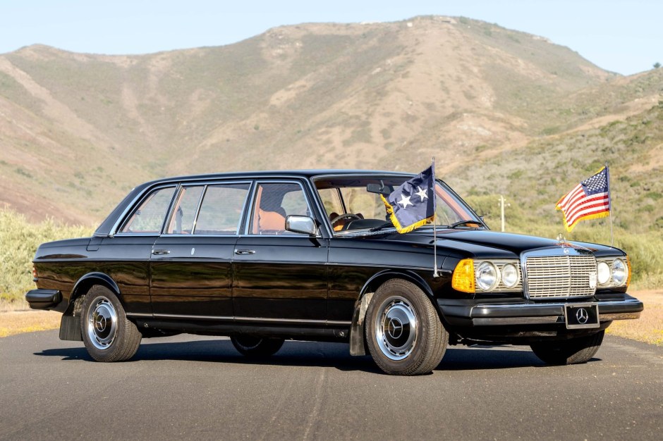 1979 Mercedes-Benz W123 sold at auction for $15,750
