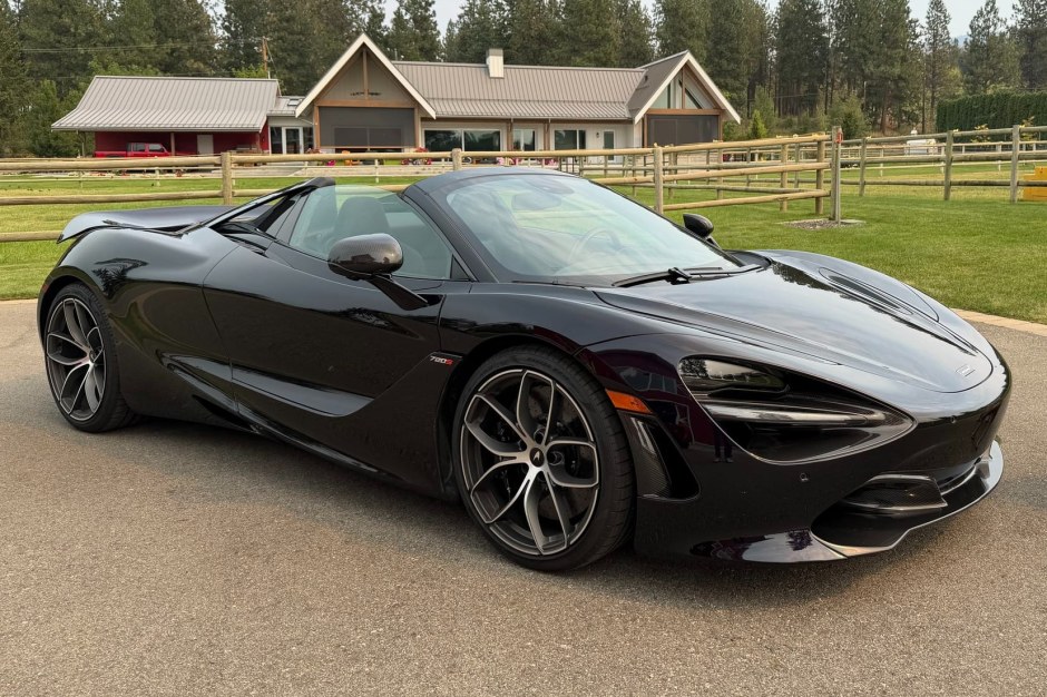 2020 McLaren 720S sold at auction for $229,500