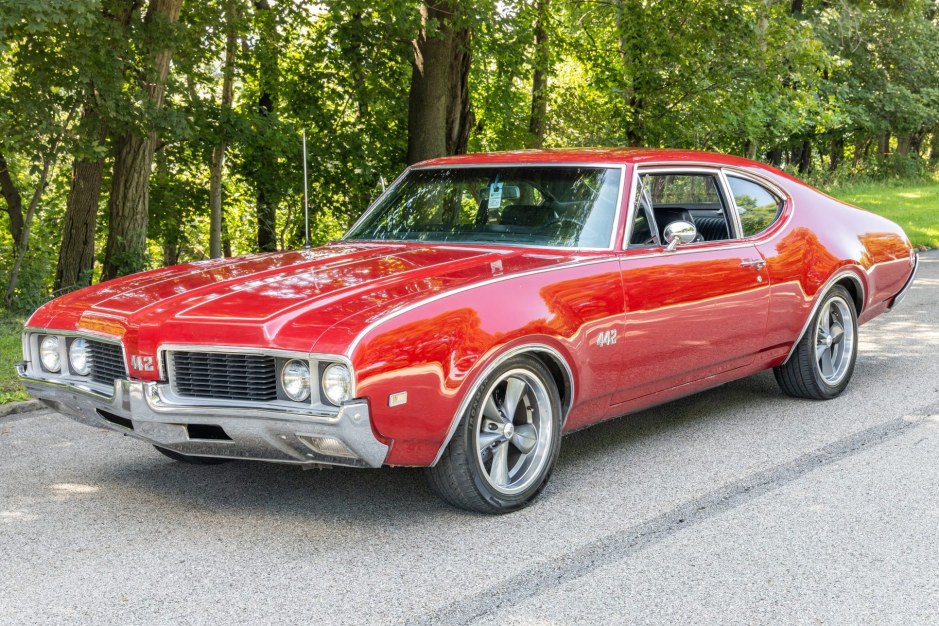 1969 Oldsmobile 442 sold at auction for $30,500