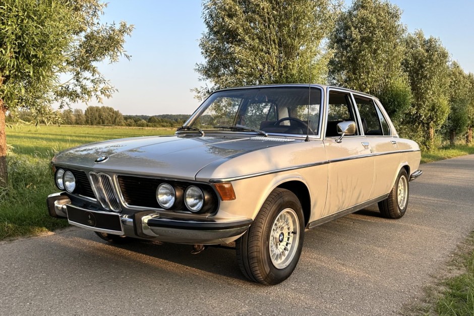 1972 BMW E3 sold at auction for $9,700