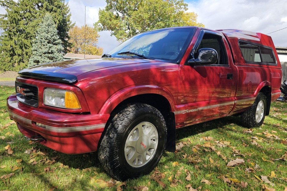 1997 GMC Sonoma sold at auction for $12,100