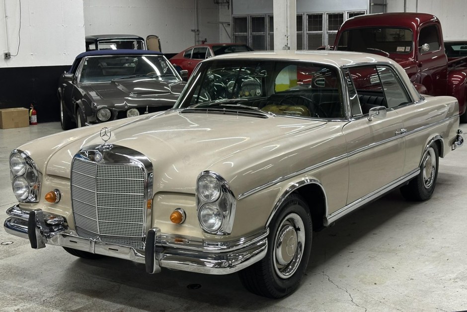 1967 Mercedes-Benz W112 sold at auction for $25,500