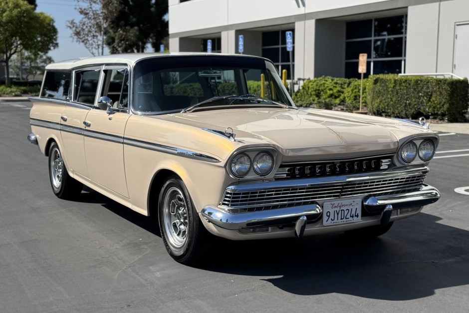 1960 AMC Rambler Ambassador sold at auction for $18,000
