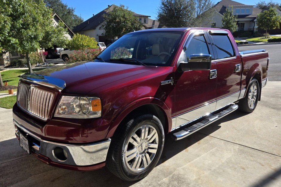 2006 Lincoln Mark LT sold at auction for $15,500