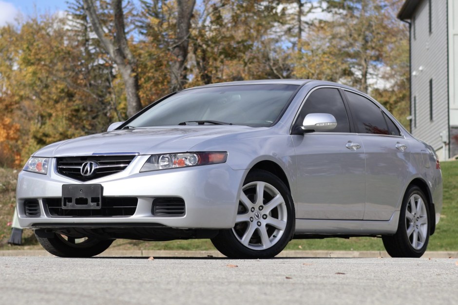 2004 Acura TSX sold at auction for $9,977