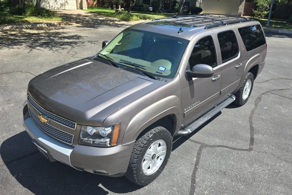 2011 Chevrolet Suburban sold at auction for $26,000
