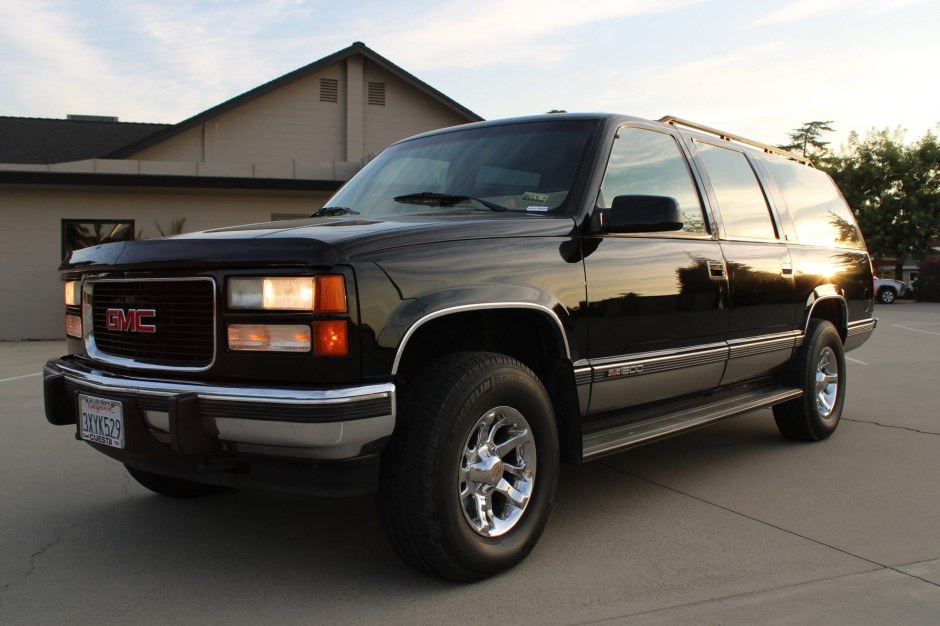 1994 GMC Suburban sold at auction for $10,100