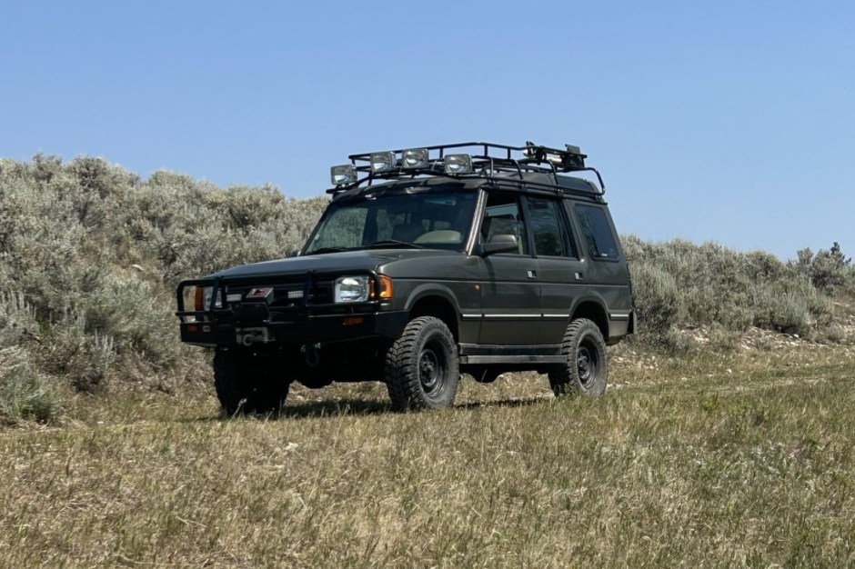 1998 Land Rover Discovery sold at auction for $9,000