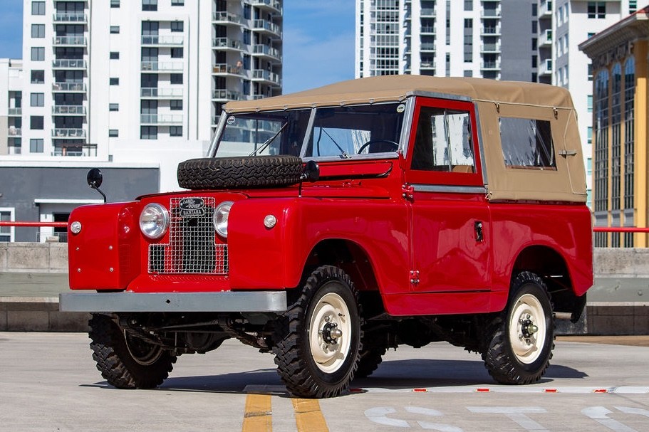 1969 Land Rover Series sold at auction for $26,750