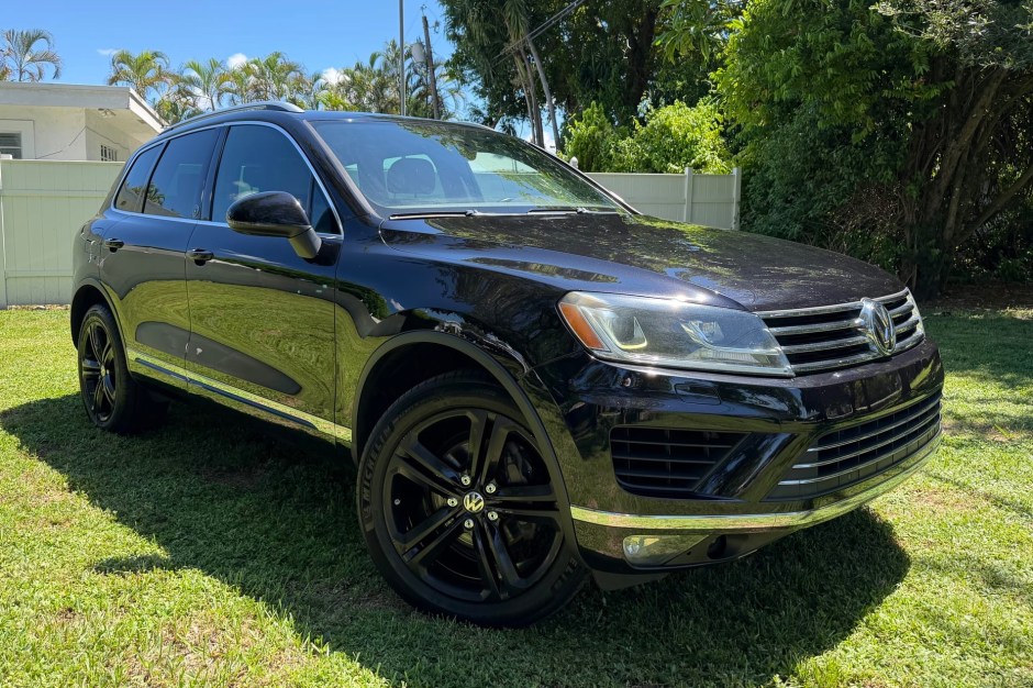 2017 Volkswagen Touareg sold at auction for $9,000