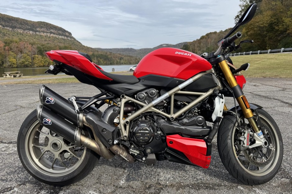 2010 Ducati Streetfighter sold at auction for $7,800