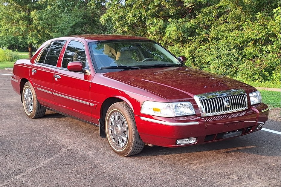 2008 Mercury Grand Marquis sold at auction for $12,250