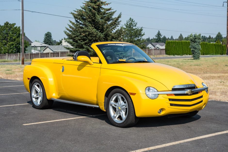 2004 Chevrolet SSR sold at auction for $15,678