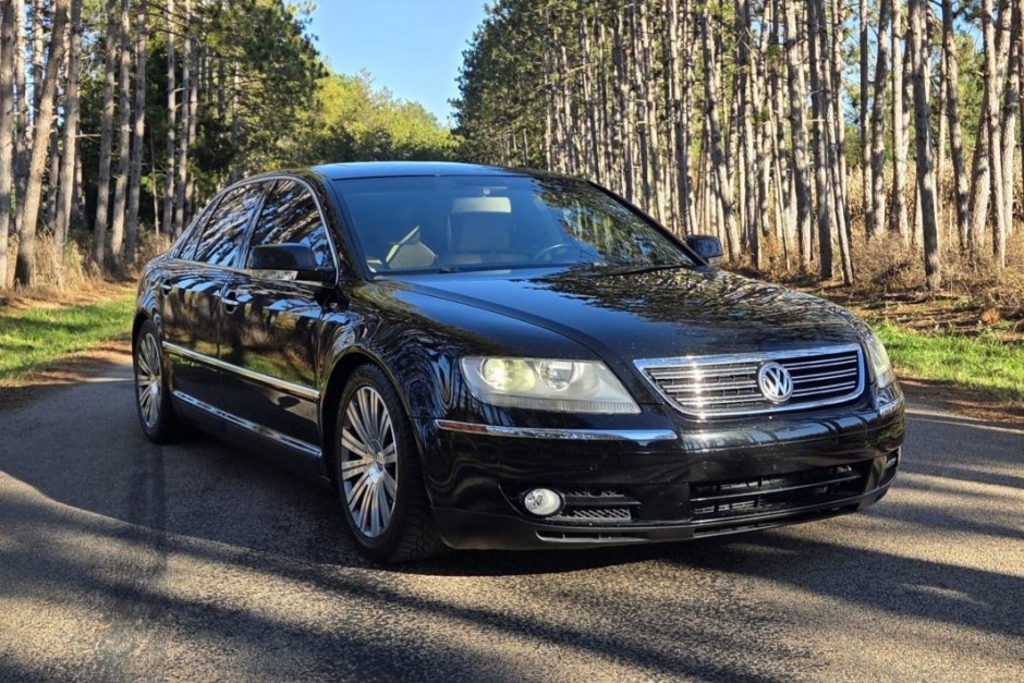2006 Volkswagen Phaeton sold at auction for $20,000