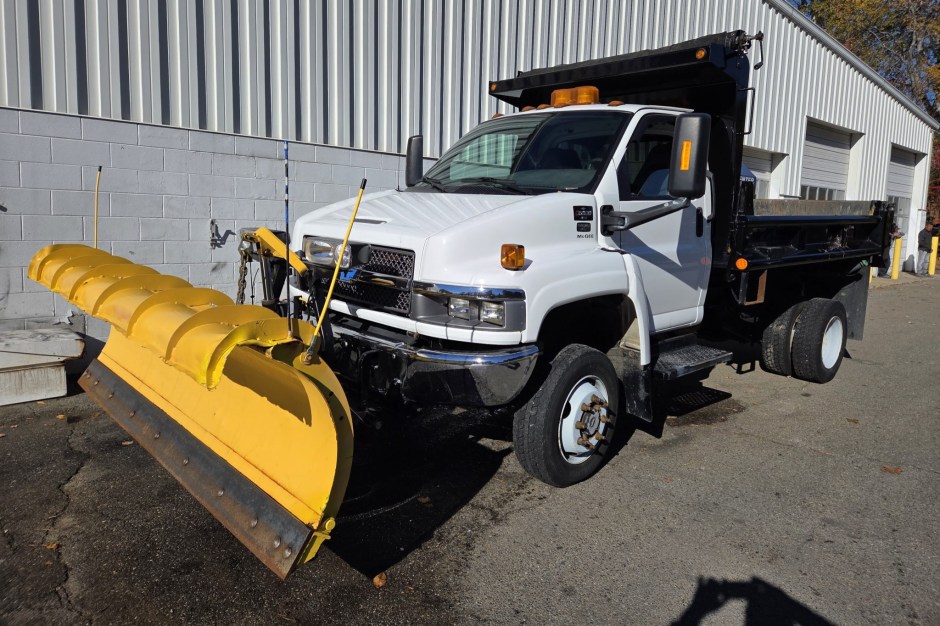 2005 Chevrolet Kodiak sold at auction for $48,500