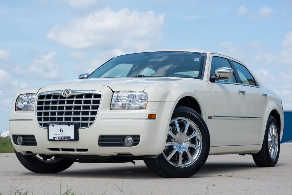 2010 Chrysler 300 sold at auction for $9,501