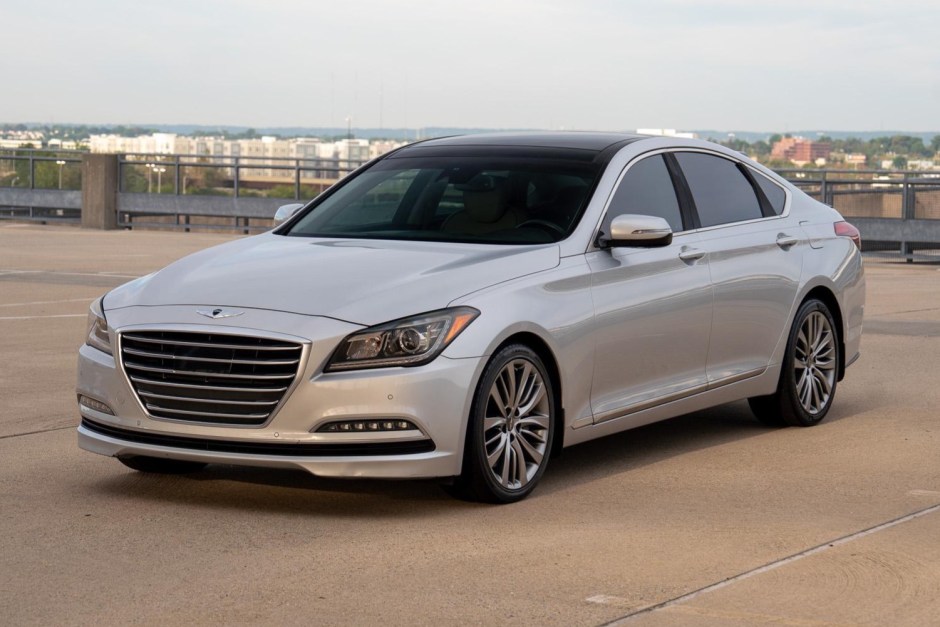 2015 Hyundai Genesis sold at auction for $16,500