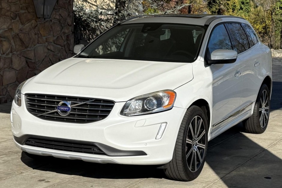 2017 Volvo XC60 sold at auction for $10,000