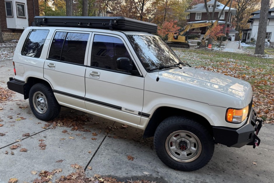 1994 Isuzu Trooper sold at auction for $12,294