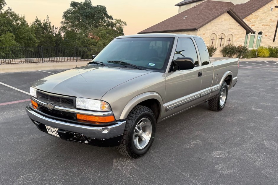 2001 Chevrolet S-10 sold at auction for $10,250